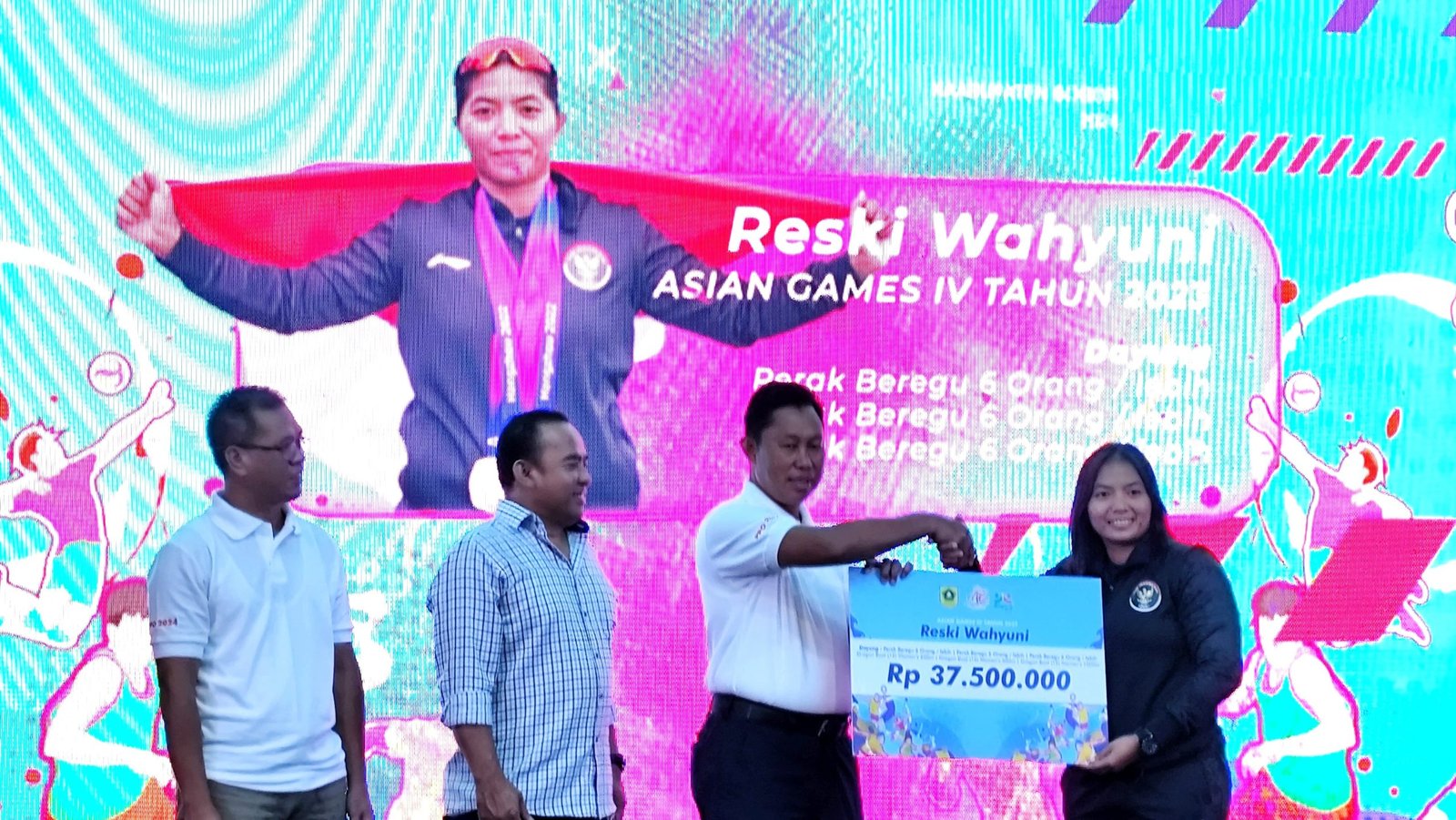 Asmawa Tosepu Berikan Bonus Kepada 270 Atlet Kabupaten Bogor Berprestasi
