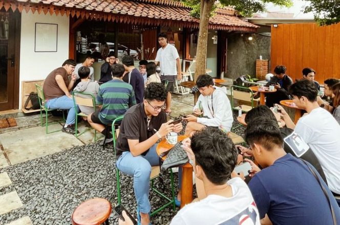 
					Roemah Ons-Uns di Kota Bogor Ini Tawarkan Konsep Rumah Jadul Jawa, Tempat Ngopi Lintas Generasi