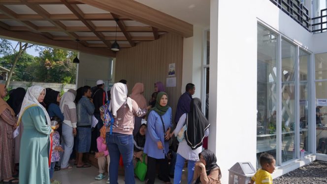 
					Masyarakat Serbu Layanan Publik Rest Area Gunung Mas Puncak, Ada Apa Saja?