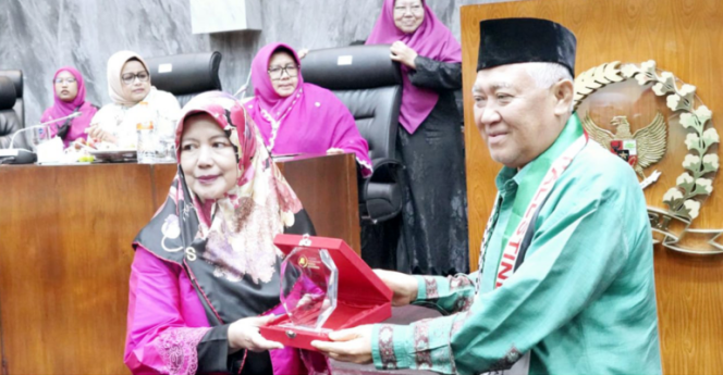 
					Prof Euis Sunarti Guru Besar IPB Raih Penghargaan Tokoh Nasional Perempuan Berdedikasi dalam Pembangunan Keluarga
