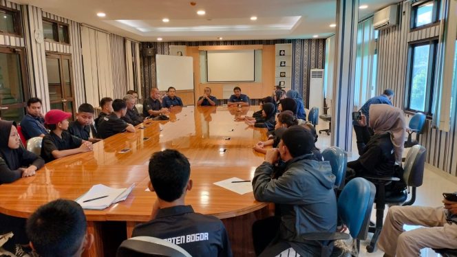 
					Asnan Kadispora Lepas Kontingen Ortrad Kabupaten Bogor Ikuti Invitasi Jabar 2024