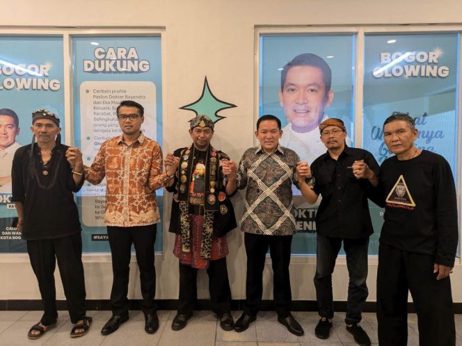 
					Sejumlah Budayawan Kota Bogor Dukung Paslon Dokter Rayendra-Eka Maulana
