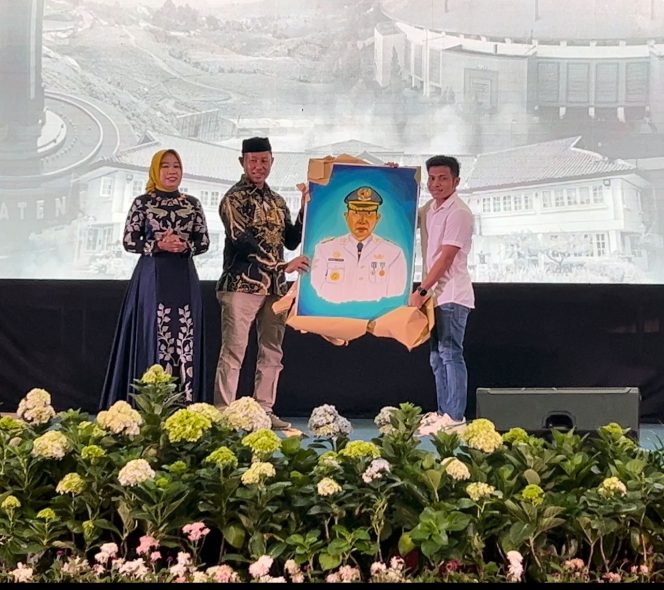 
					Istimewa! Ketua SOIna Kabupaten Bogor Ahmad Azwari Berikan Kado Spesial untuk Asmawa Tosepu
