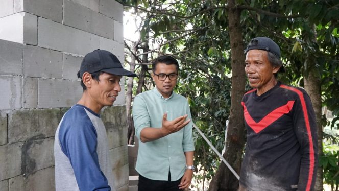 
					Calon Wakil Walikota Bogor Eka Maulana Bangun Sumur Bor dan Rehab Total MCK di Cipaku