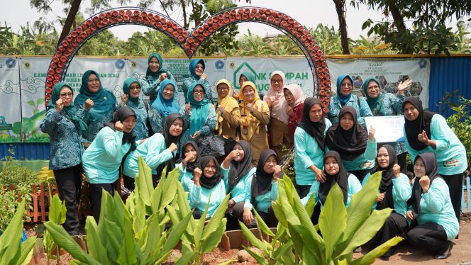 
					Siti Chomzah Asmawa Dukung TP-PKK Desa Wanaherang Raih Juara di Tingkat Jabar