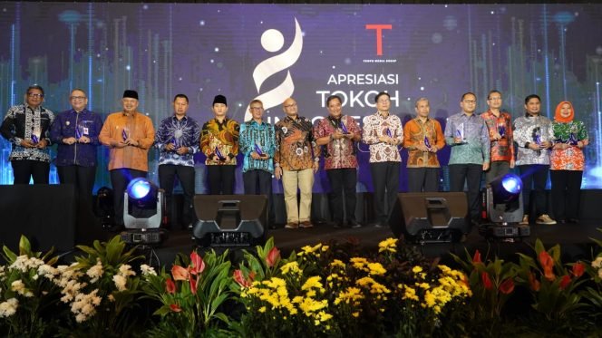 
					Istimewa! Pj Bupati Bogor Asmawa Tosepu Raih Penghargaan Pelestarian Lingkungan dan Mitigasi Bencana