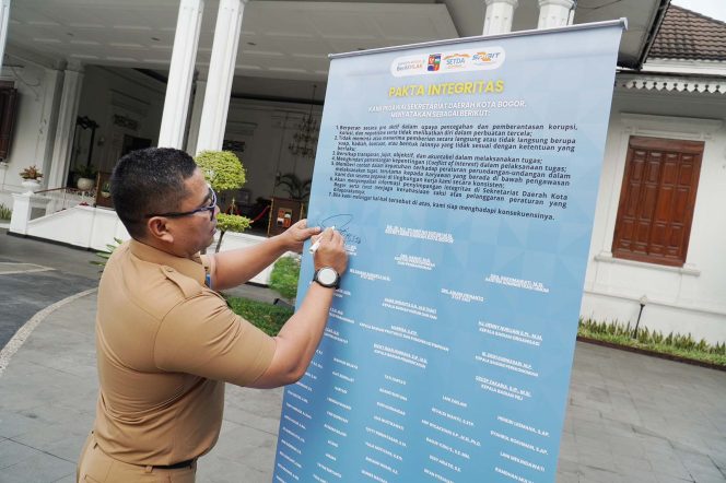 
					Ciptakan Birokrasi Bersih dan Akuntabel, 171 ASN Setda Kota Bogor Tandatangani Zona Integritas