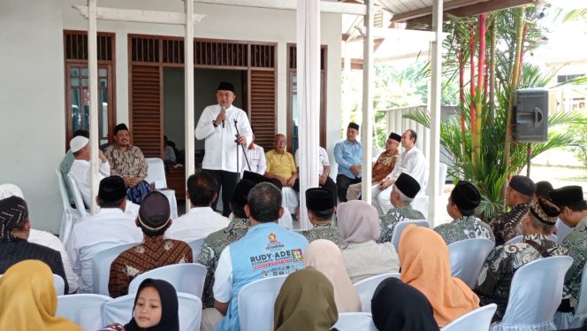 
					Cabup Bogor nomor 1, Rudy Susmanto saat menyapa warga Kecamatan Jonggol. ist
