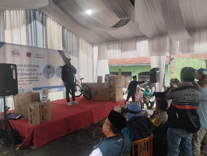 
					Relawan ARUS Silaturahmi dengan Warga Kedung Waringin, Sosialisasikan Pilkada Kabupaten Bogor 2024