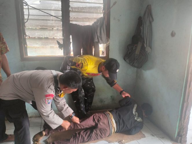 
					Kenakan Celan Coklat dan Baju Hitam, Mayat Tanpa Identitas Ditemukan di Musola Pasar Hewan Jonggol 