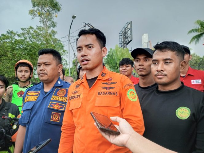 
					Tim SAR Temukan Bocah 3 Tahun yang Hanyut di Kali Ciluar Sudah Tidak Bernyawa
