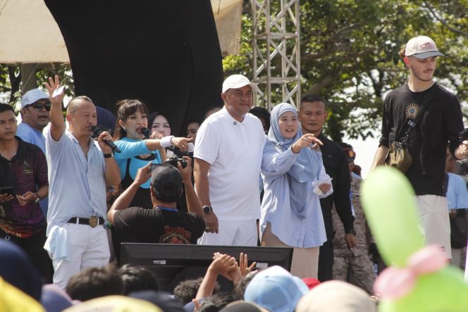 
					35 Ribu Masyarakat Penuhi Pesta Rakyat Istimewa Bersama Rudy Susmanto-Jaro Ade, Ipeck Tergetkan Menang 90 Persen