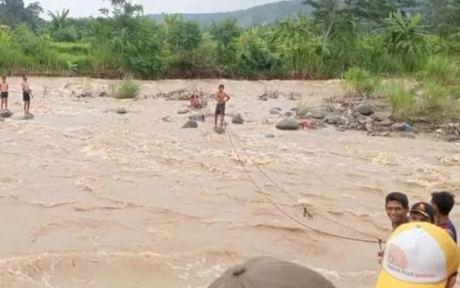 
					5 Anak Terjebak Banjir Saat Mandi di Sungai Cidurian Cigudeg