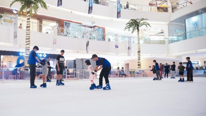 
					Cibinong City Mall Hadirkan Wahana Ice Skating Atlantis Odyssey di Libur Akhir Tahun