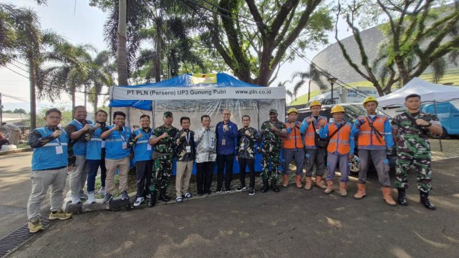 
					Petuga PLN UP3 Gunung Putri saat mengamankan keandalan pasokan listrik dalam kegiatan  Rakornas Pemerintah Pusat dan Pemerintah Daerah Tahun 2024. ist