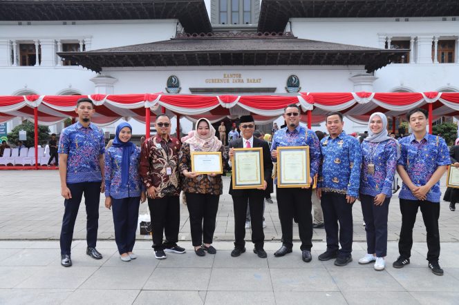 
					Istimewa! Pemkab Bogor Raih Penghargaan UHC Award dari Gubernur Jabar di Peringatan HKN Ke-60