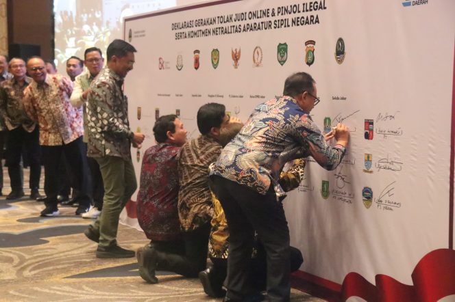 
					Pj Bupati Bogor Ikut Tandatangani Deklarasi Tolak Judi Online dan Pinjol Ilegal