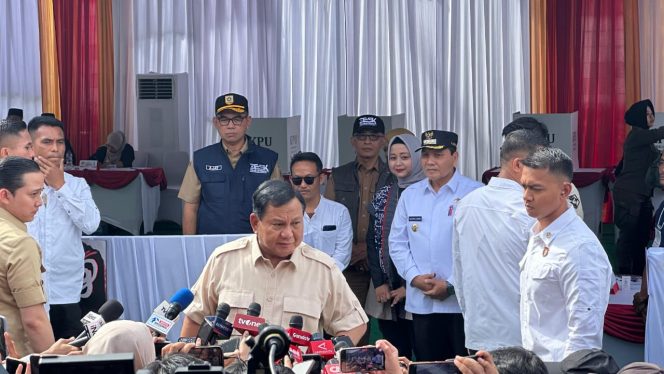 
					Pj Bupati dan Sekda Kabupaten Bogor Gunakan Hak Pilihnya di TPS 08 Bojong Koneng