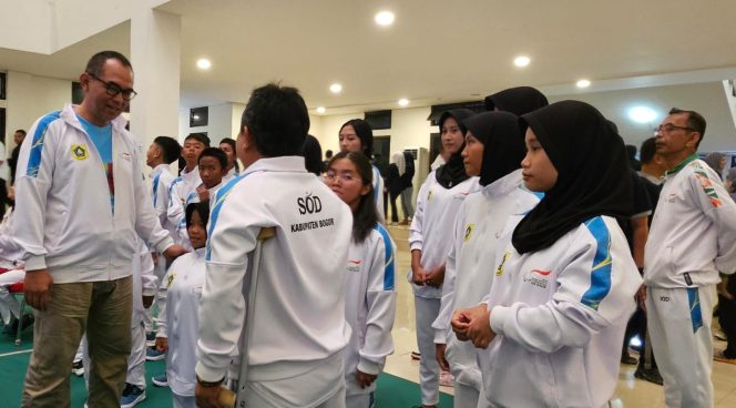 
					Sekda Ajat Lepas Kontingen Kabupaten Bogor, Minta Semua Atlet Harus Istimewa dan Gemilang