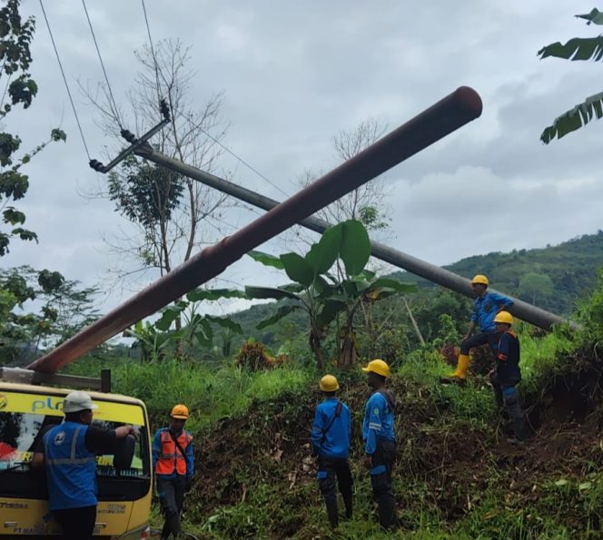 
					H+2 Bencana, PLN UID Jabar Berhasil Pulihkan Gardu Distribusi di Sukabumi dan Cianjur