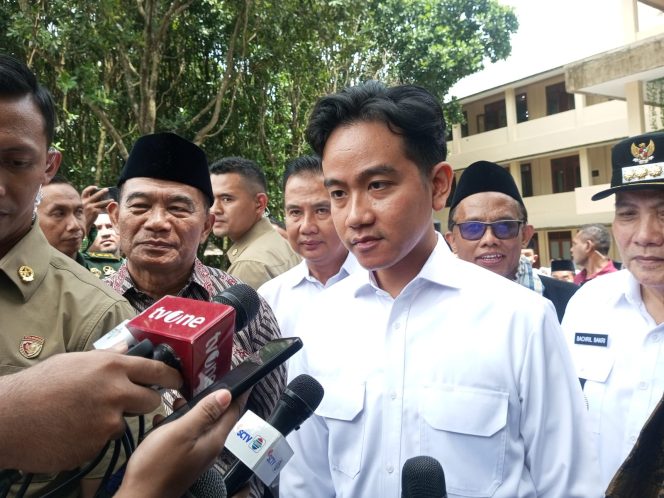 
					Wapres Gibran Rakabuming Tinjau Program Makan Bergizi Gratis di MBS Kemang