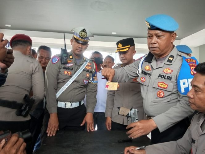 
					Buku Kepemilikan Mati, Polres Bogor Tahan 2 Senpi Milik Anggota