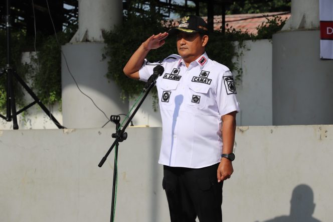 
					Camat Cibinong, Acep Sajidin saat memimpin apel peraiapan pengamanan perayaan Nataru 2024/2025. (Foto: Istimewa)