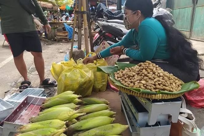 
					Penjualan Alat Bakar Jagung di Pasar Parung Meningkat Jelang Perayaan Tahun Baru 2025