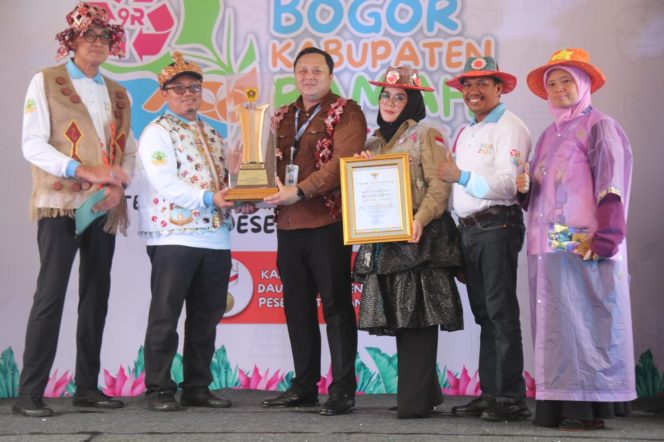 
					Istimewa! Pemkab Bogor Pecahkan Rekor MURI Pawai Busana Daur Ulang Terbanyak di Indonesia