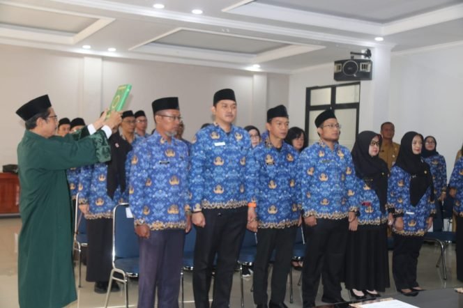 
					Sekda Ajat Lantik 28 Pejabat Fungsional, Minta Jalankan Tugas dengan Sebaik-baiknya