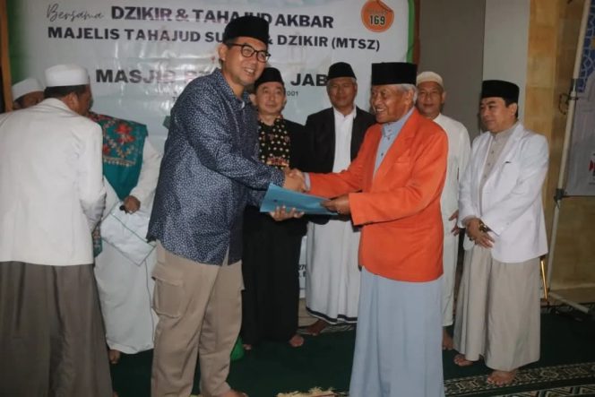 
					Hadiri Dzikir dan Tahajud Akbar di Masjid Al Jabal Puncak, Ini Pesan Sekda Ajat