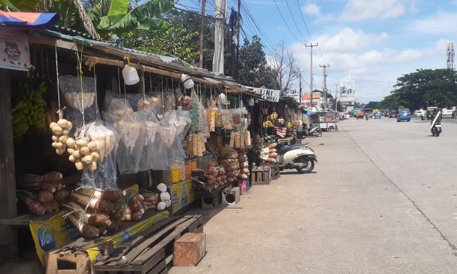 
					Libur Nataru, Pedagang Oleh-oleh di Jalan Raya Salebenda Kemang Sepi Pembeli