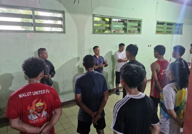 
					Targetkan Juara Umum Porprov Jabar 2026, Saiful Amari Genjot Motivasi Petinju Kabupaten Bogor