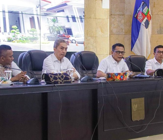 
					Hery Antasari Bersama Wali Kota dan Wakil Wali Kota Bogor Terpilih Dedie Rachim-Jenal Mutaqin Gelar Rapim Awal Tahun