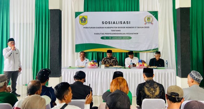 
					Anggota DPRD Kabupaten Bogor Sugara Gelar Sosper di Rancabungur