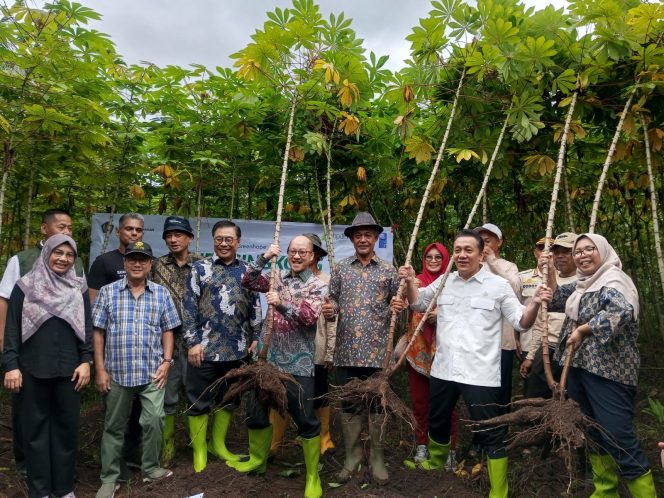 
					Wamen LH Dukung Inovasi Kelompok Tani Setia Dramaga Kurangi Peredaran Sampah Plastik jadi Hal Berkualitas