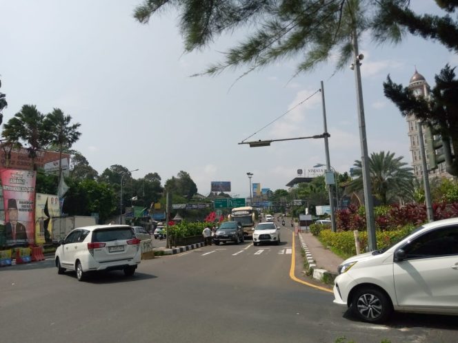 
					Suasana lalu lintas di kawasanpuncak bogor. 