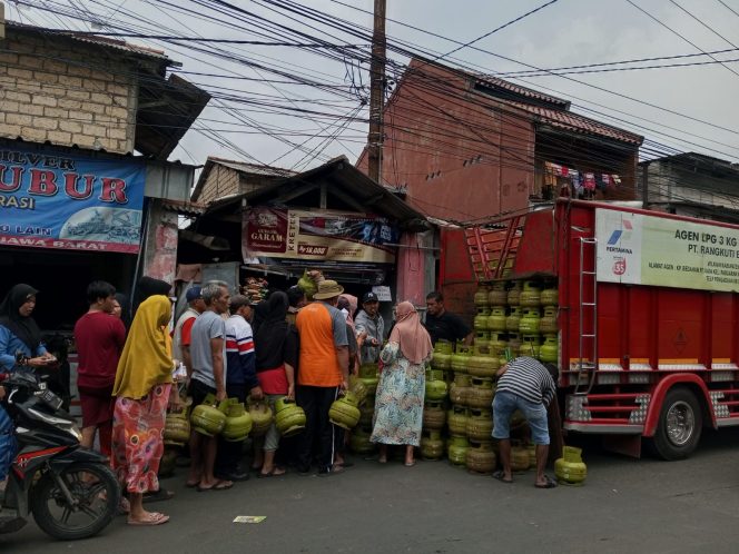 
					Ratusan Warga Bojonggede Serbu Pangkalan, 200 Tabung Gas Elpiji 3 Kg Ludes dalam 30 Menit