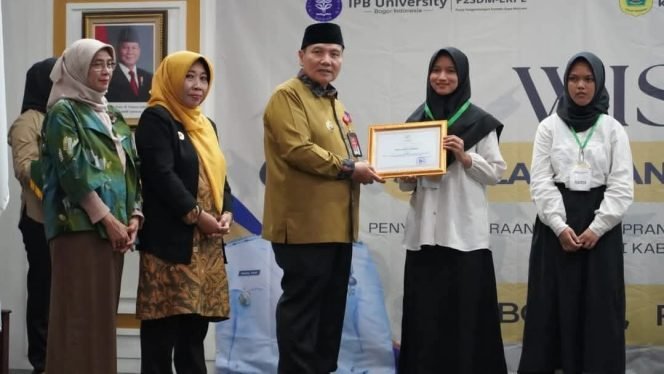 
					Sekolah Pra Nikah Desa Rawa Panjang di Wisuda, Ini Pesan Pj Bupati Bogor