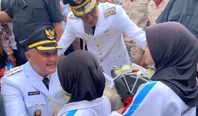 
					Momen Haru, Rudy Susmanto Hampiri 2 Atlet NPCI Kabupaten Bogor saat Penyambutan Bupati dan Wabup Bogor