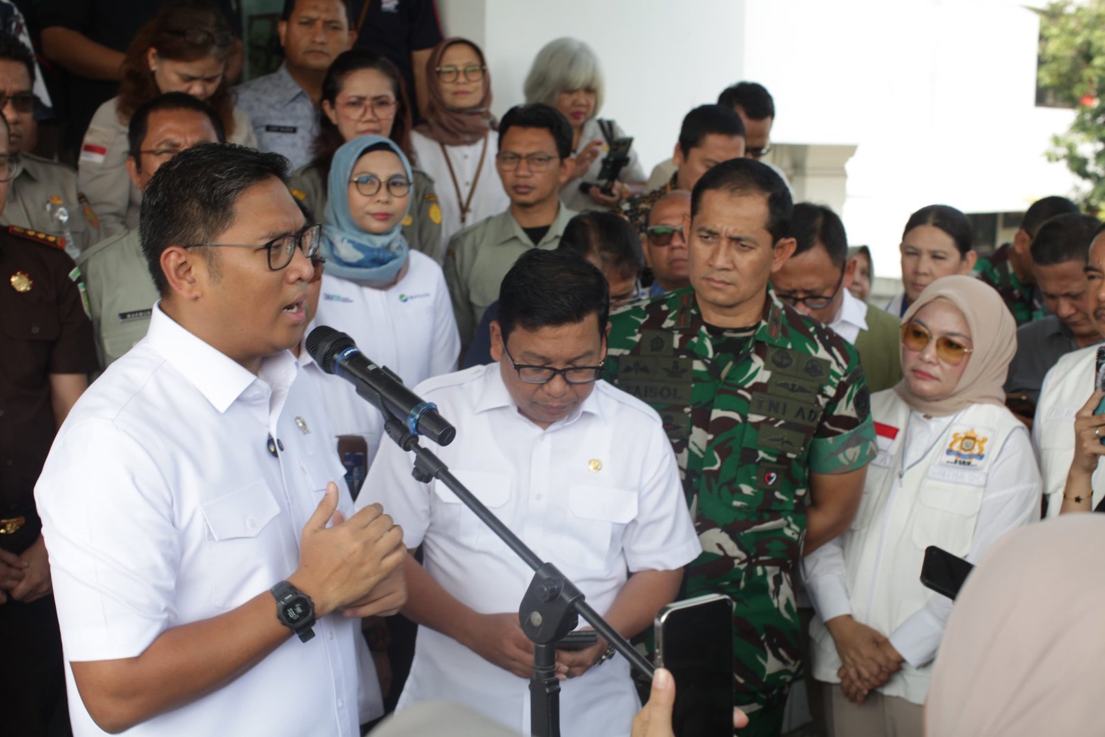 Pastikan Harga Bahan Pokok Tidak Dijual Diatas HET, Wamentan Pantau Operasi Pasar di Kantor Pos Cibinong