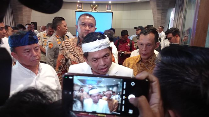 
					Libatkan Investor, Dedi Mulyadi Sebut Jalan Khusus Tambang Parung Panjang Dimulai 2026