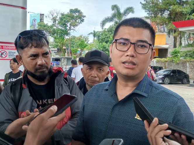 
					Ketua DPRD Kabupaten Bogor, Sastra Winara ngaku jadi korban SPBU curang di Jalur Alternatif Sentul. (Foto: Erwin)