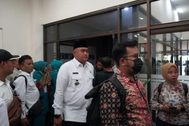
					Bupati Bogor Rudy Susmanto Ikuti Rakor Dengan Gubernur Jabar Bahas Langkah Strategis Penataan Tata Ruang
