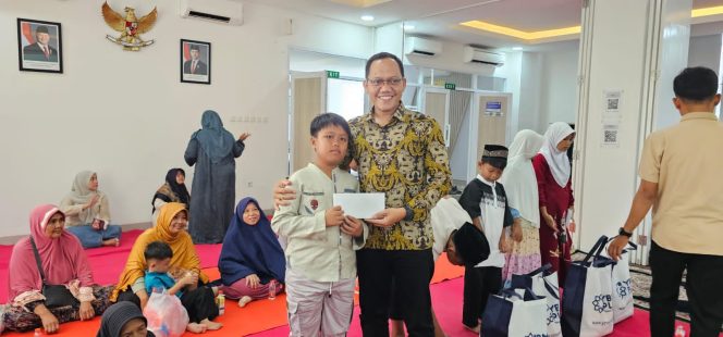 
					Sambut Ramadhan, PLN UP3 Gunung Putri Berikan Bantuan Sembako untuk Yatim dan Dhuafa