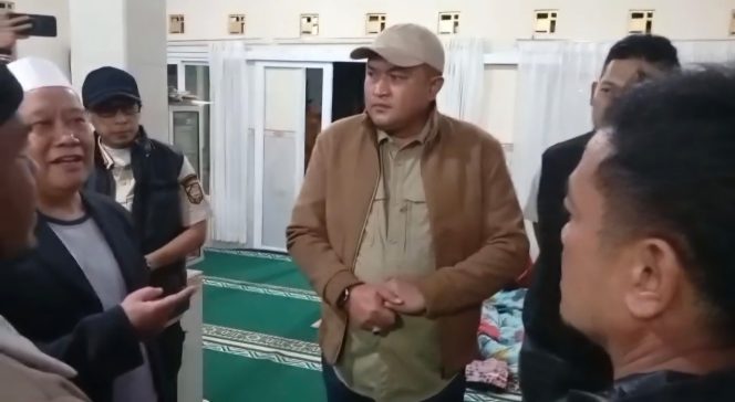 
					Bupati Bogor Rudy Susmanto Tinjau Korban Banjir Bandang di Cisarua, Berikan Bantuan untuk Sahur dan Berbuka Puasa
