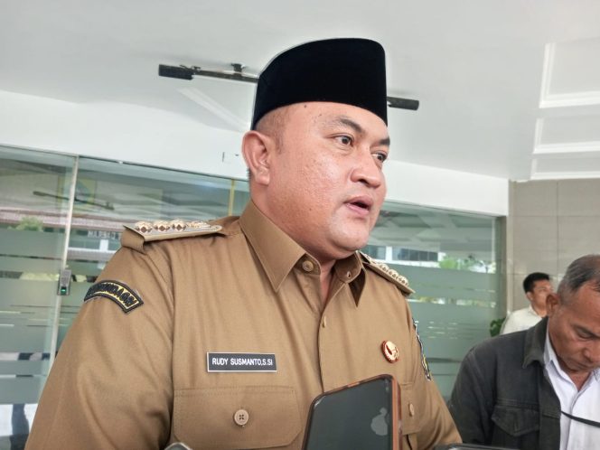 
					Tegas! Bupati Rudy Susmanto Tantang Walkot Bekasi Turun Langsung ke Bogor, Ini Penyebabnya