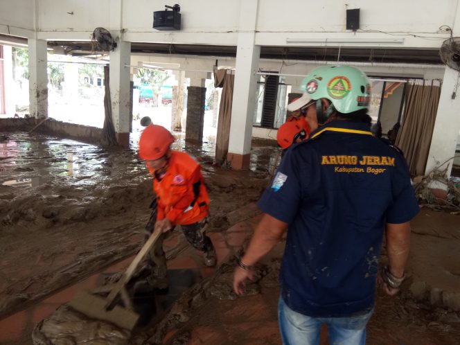 
					Pasca Bencana, FAJI Kabupaten Bogor dan Relawan Gabungan Bebersih Sarana Ibadah di Villa Nusa Indah
