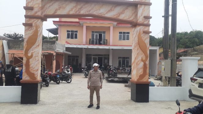 
					Kantor Desa Kemang Dipercantik, Entang Suana: Demi Tingkatkan Pelayanan Kepada Masyarakat