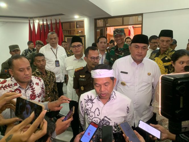 
					Gubernur Jabar Segera Evaluasi Pergub Larangan Alih Fungsi Hutan untuk Benahi Kawasan Puncak
